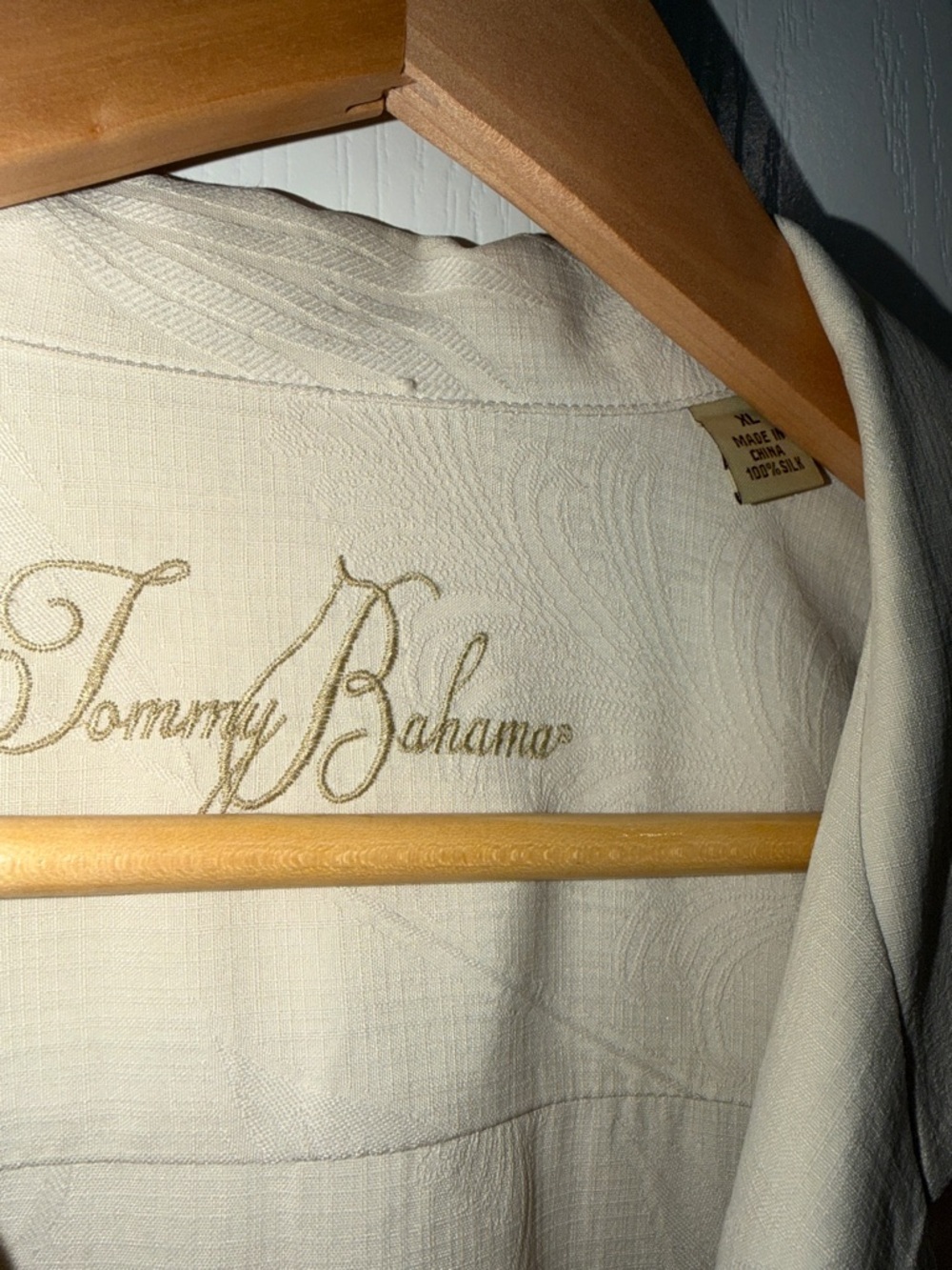 Tommy Bahama Beige Short-Sleeve Camp Button-Down Shirt floral print size XLarge - Picture 4 of 5